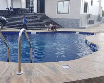 Regiboat Hotel - Koforidua - Pool