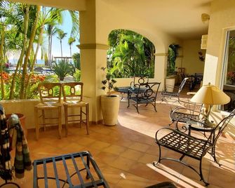 Las Mananitas Ground Floor Overlooking The Pools And Sea Of Cortez! Ocean Front! - San José del Cabo - Ruang tamu