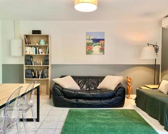 Blagnac : appartement T2 avec jardin, parking et climatisation - Blagnac - Living room