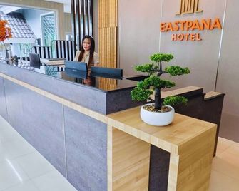 โรงแรมอีสต์พาน่า 304 (อาร์2) - บ้านบุยายใบ - แผนกต้อนรับส่วนหน้า
