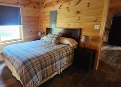 Great Valley Cabin 1 - Charming 1 bedroom cabin next door to adventure. - Wellsboro - Bedroom