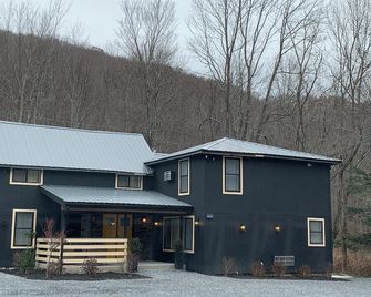 Starlite Motel & Suites - Big Indian - Building