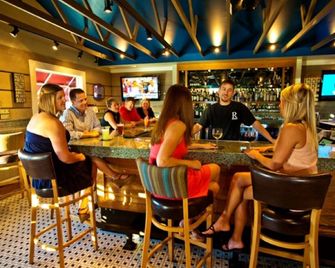 Semi oceanfront location with a 3 min walk to the ocean and Gift Card - Nags Head - Bar