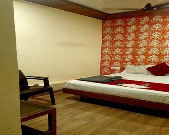 Hotel Geetanjali St Bus Stand Panvel - Panvel - Bedroom