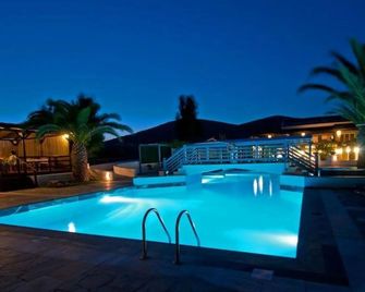 Zefiros Beach - Pythagorio - Piscina