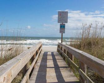 Cozy Studio - Blocks from the Ocean! - Jacksonville Beach - Beach