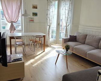 Mi Casa es su Casa - ציריך - סלון