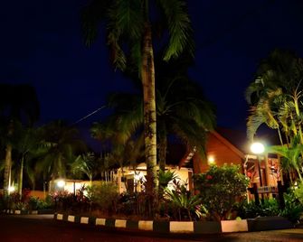 Six Villa Inn - Dungun - Building