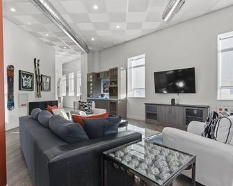 The All-Star! Deluxe Penthouse in Heart of Downtown Denver! - Denver - Wohnzimmer