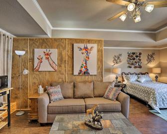 Granbury Studio - 10 Mins From Town and The Lake! - Granbury - Habitación