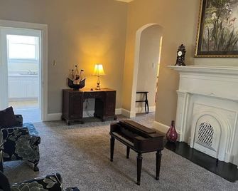 Complete your historical tour of Selma by living in an 1862 antebellum home. - Selma - Living room