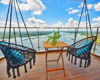 Flora Hut Holiday Resort @ Country Garden - ג'והור באהרו - מרפסת