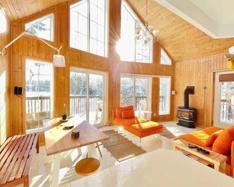 On the lake / sauna, spa, boat - Lac-Saguay - Sala de estar