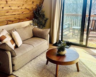 The Linkin, a cozy mountain cabin with King Bed - Ironton - Sala de estar
