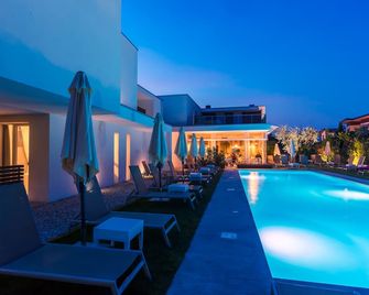 Hotel Maximilian - Bardolino - Basen