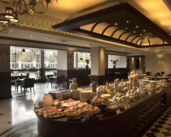 Ramada by Wyndham Bahrain - Manama - Buffet
