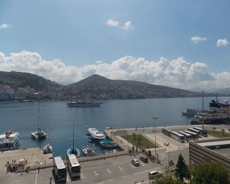 Hotel Mano - Sarandë - Priveliște în exterior