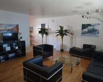 Apartment close to Stanford Faceb00k Fast internet - East Palo Alto - Living room
