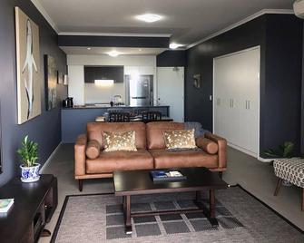 The Lyne Suite @ Curtis Apartments - Gladstone - Living room