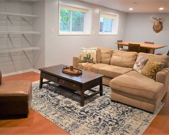 Wrap around Beach Bunker - Stevensville - Wohnzimmer