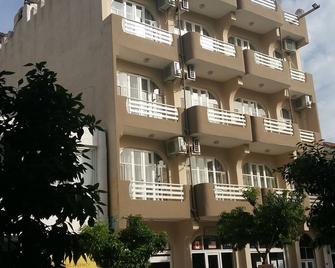 Nicea Hotel - סלקוק - בניין