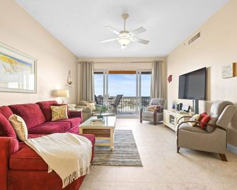 Waterfront Breeze Condo - Clearwater - Living room
