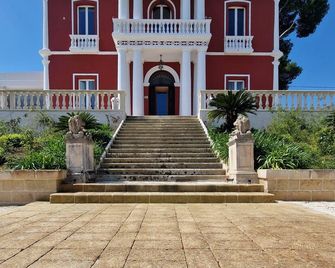 Imperial Paradise - Monopoli - Gebouw