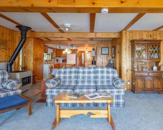 Gramma's on the Lake - Barry's Bay - Sala de estar