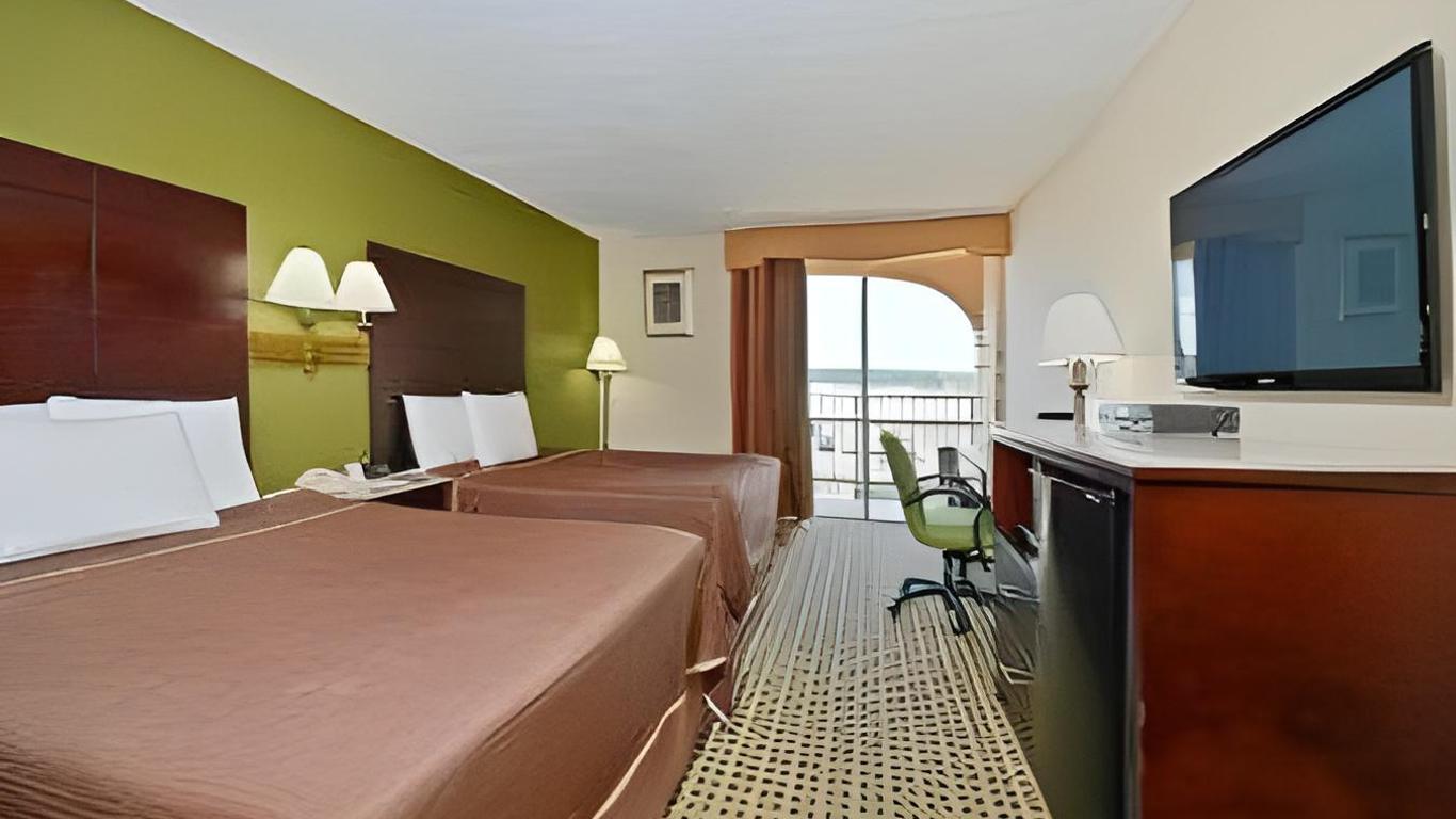 Howard Johnson by Wyndham Clifton NJ