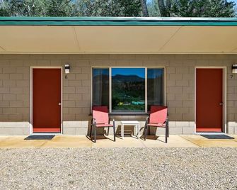 Mount Carmel Motel in Southern Utah Desert Room 6 - Mount Carmel - Patio
