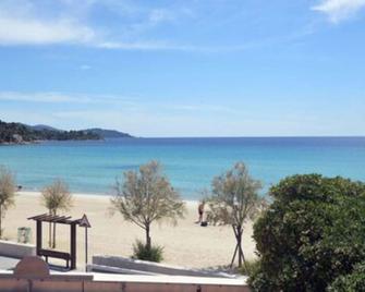 Hotel Les Flots Bleus - Le Lavandou - Παραλία