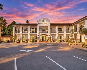 Bella Notte by the Beach - Santa Cruz - Building