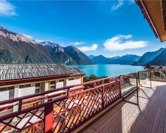 Himalayas Basongcuo Resort Hotel - Ньїнгчі - Балкон