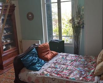 Hill top Esbly Proche de Disney Parc - Esbly - Bedroom