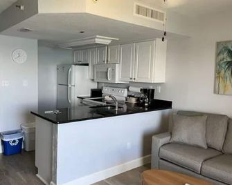 Tropic Shores Hotel Daytona Beach - Daytona Beach Shores - Kitchen