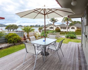Tairua Shores Motel - Tairua - Patio