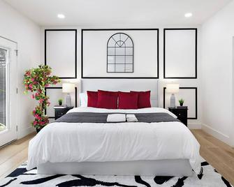 Spacious 4-bedroom house Game Room & Spa in fantastic Dallas 11 - Dallas - Bedroom