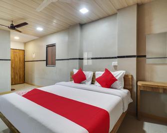 Hotel O Sri Lodge - Mumbai - Bedroom