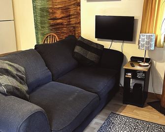 Cedar Forest Cabin - Private & Eco-Friendly - Castlegar - Wohnzimmer