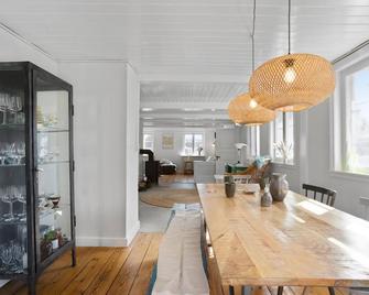 4 Bedroom Cozy Home In Svaneke - Svaneke - Comedor