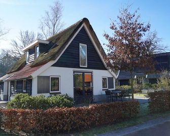Bungalow with 4 bedrooms and a terrace - Arnheim - Gebäude