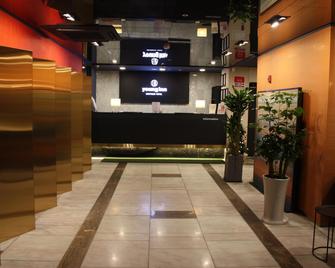 The Boutique Hotel Young Inn - Seoul - Front desk