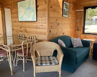 Linga-Longa Lakeside Retreat - Kuratau - Pokój dzienny