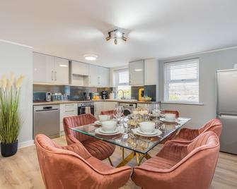Charming Apartment In Andover Town Centre 55'' 4k Smart Tv Netflix - Andover - Restaurant