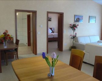 Land-gut-Hotel am Ring - Nuerburg - Dining room