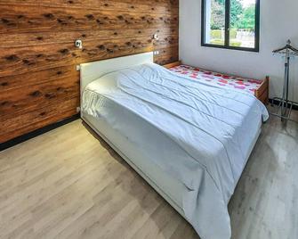 2 Bedroom Stunning Home In Bacilly - Bacilly - Habitación