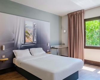 B&B HOTEL Villeneuve Loubet Village - Villeneuve-Loubet - Slaapkamer
