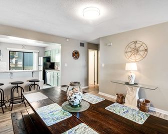 Sandcastle #21 - Navarre Beach - Dining room