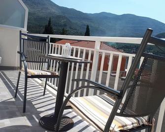 Apartmani Sisevic - Comfort Apartment with Balcony and Sea View - Slano - Balcony