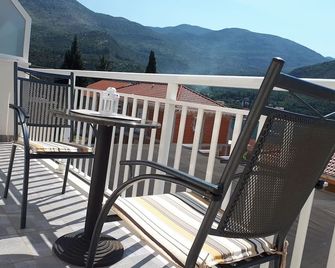 Apartmani Sisevic - Comfort Apartment with Balcony and Sea View - Slano - Balcony